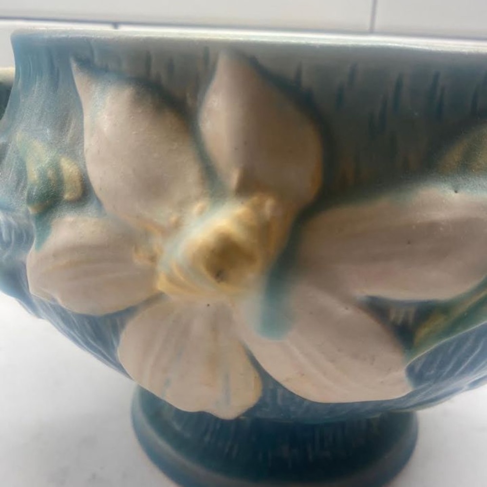 Roseville Pottery #389-10, Clematis Basket - Picture 5 of 8